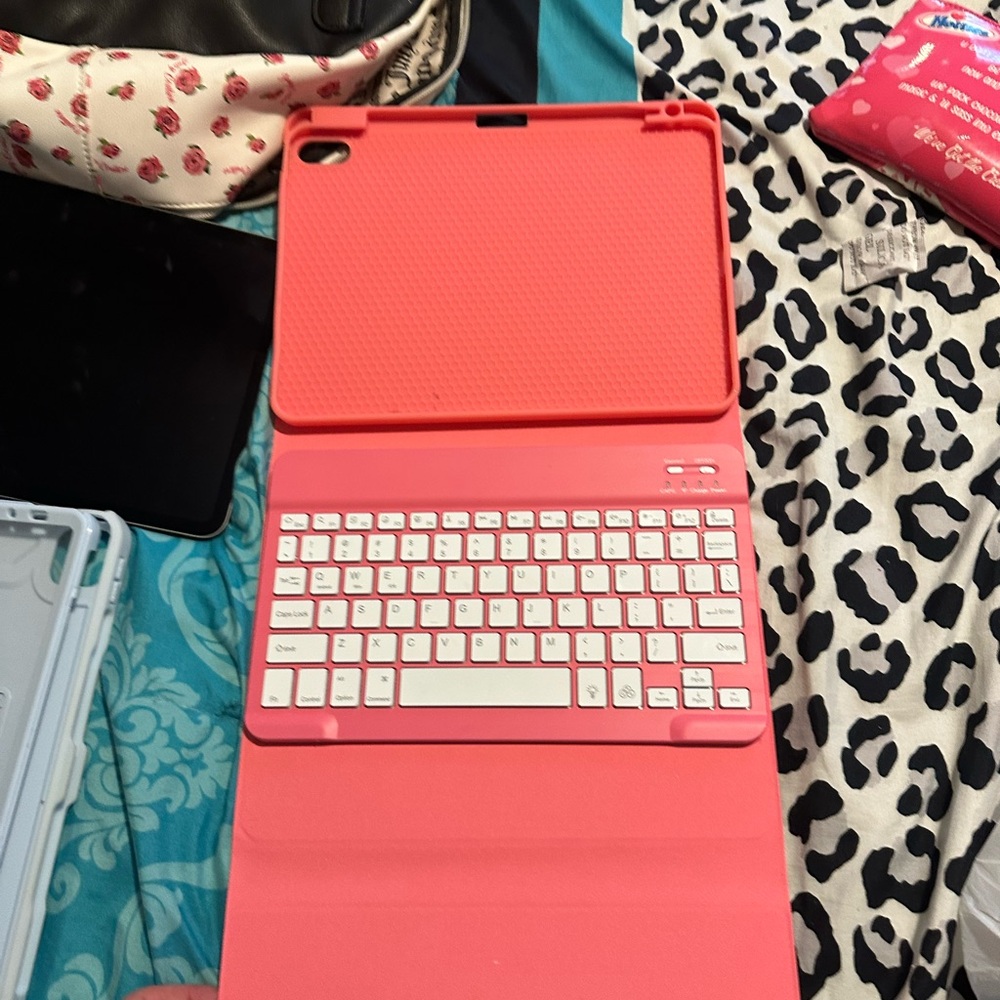 Pink Tablet Keyboard Case - Picture 2 of 6